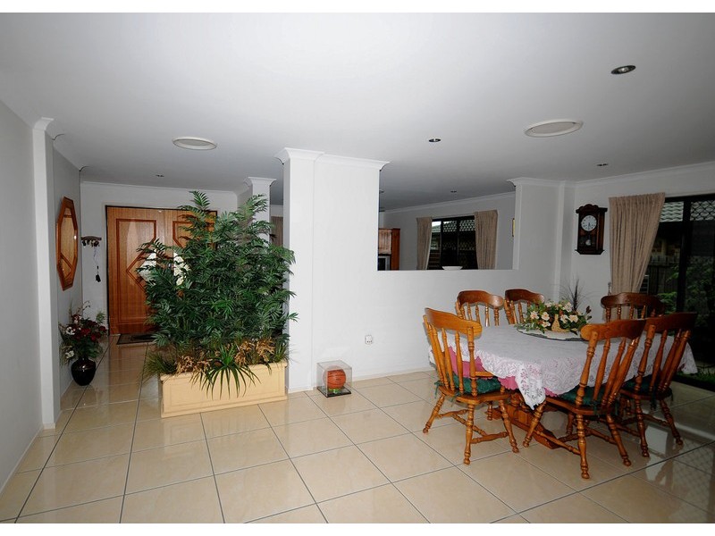 32 Harrison Cct, Urangan QLD 4655