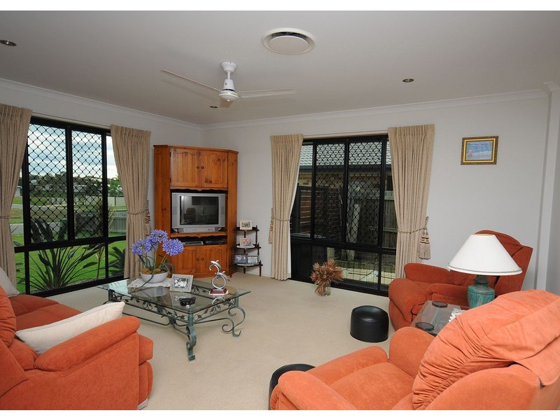 32 Harrison Cct, Urangan QLD 4655