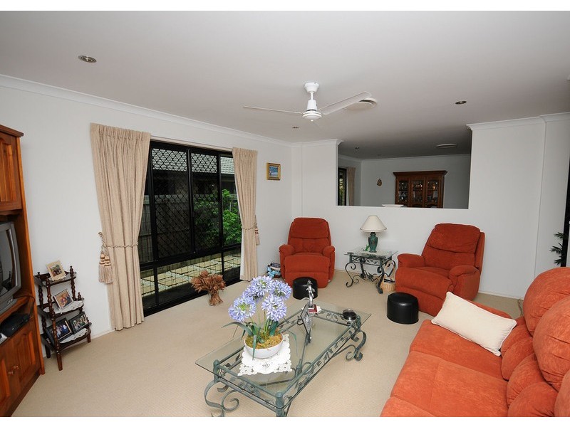 32 Harrison Cct, Urangan QLD 4655