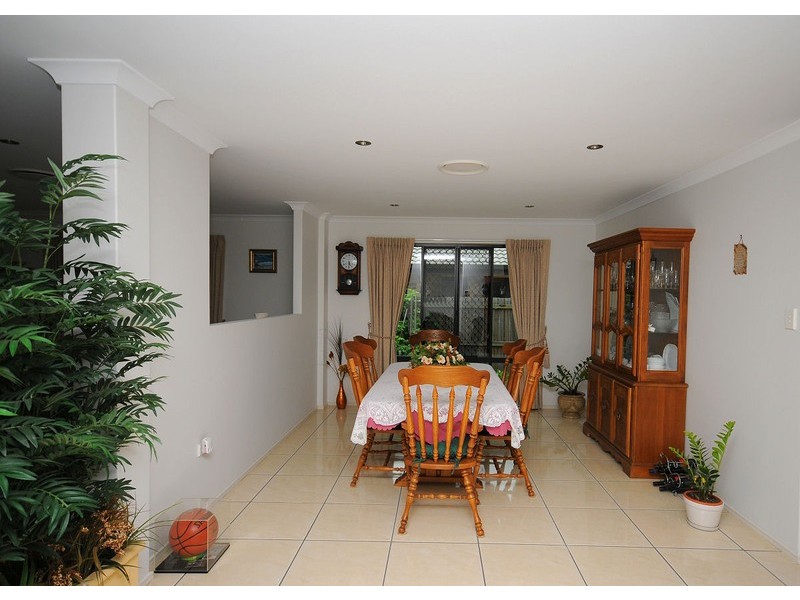 32 Harrison Cct, Urangan QLD 4655