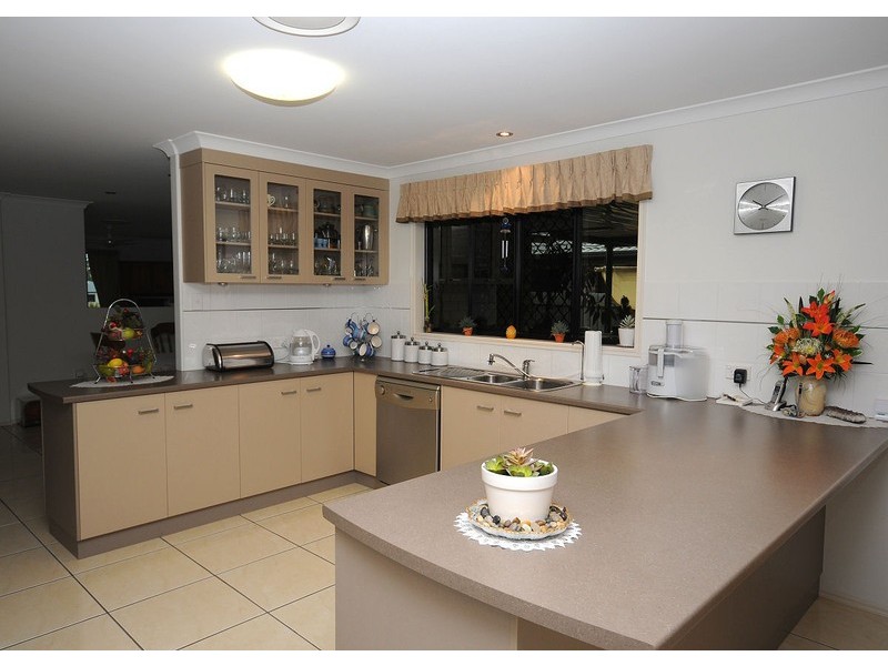 32 Harrison Cct, Urangan QLD 4655