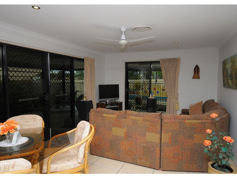 32 Harrison Cct, Urangan QLD 4655