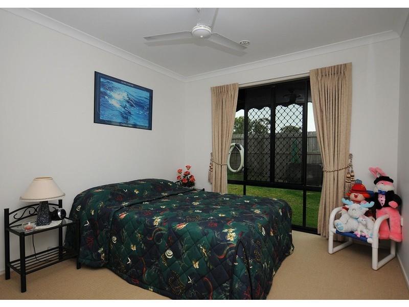 32 Harrison Cct, Urangan QLD 4655