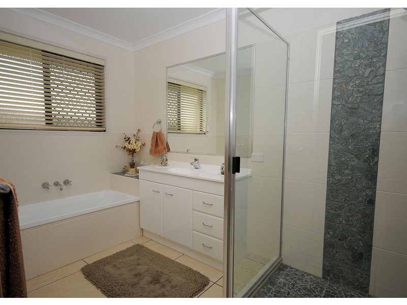 32 Harrison Cct, Urangan QLD 4655