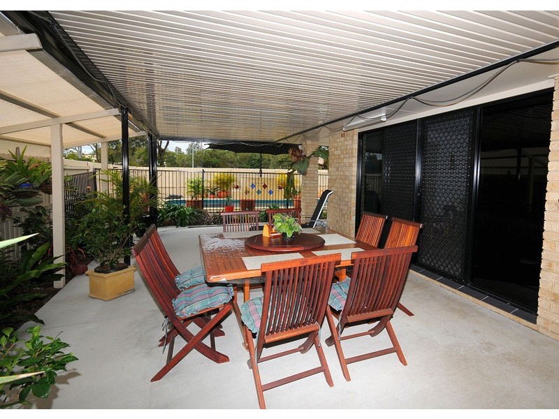 32 Harrison Cct, Urangan QLD 4655