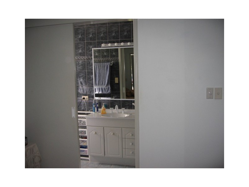 4 Silvereye Crt, Eli Waters QLD 4655