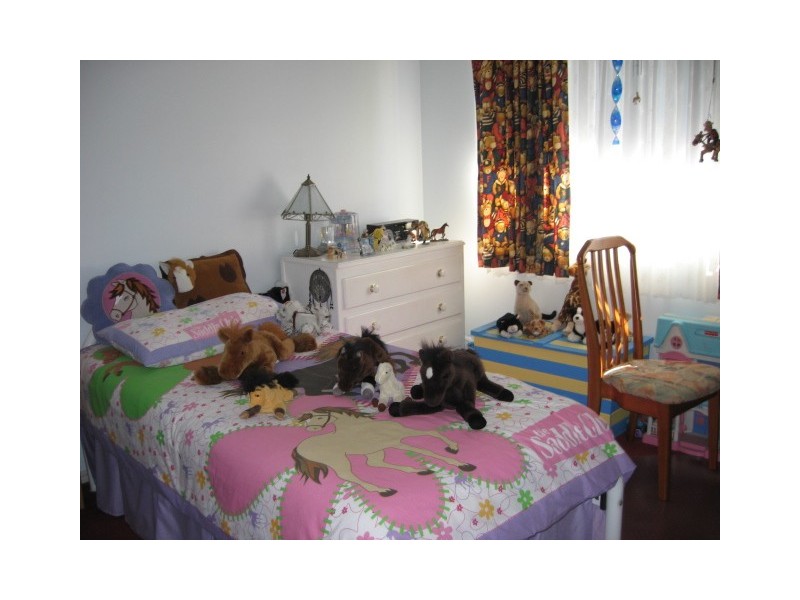 4 Silvereye Crt, Eli Waters QLD 4655