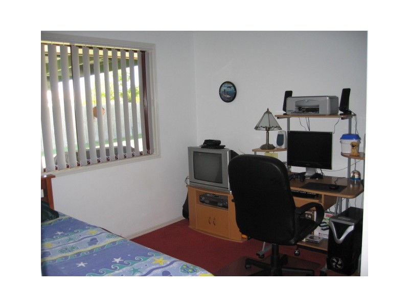 4 Silvereye Crt, Eli Waters QLD 4655