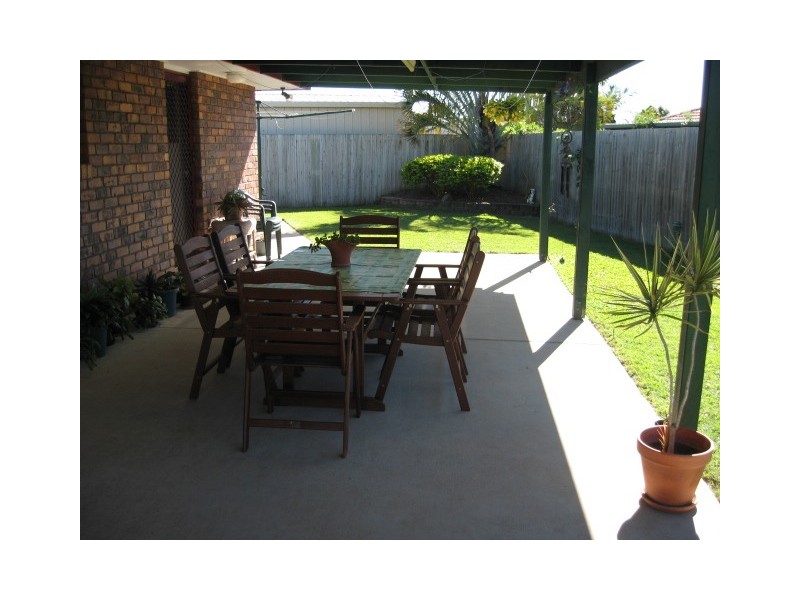 4 Silvereye Crt, Eli Waters QLD 4655