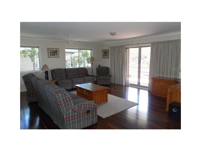 11 Long Street, Point Vernon QLD 4655