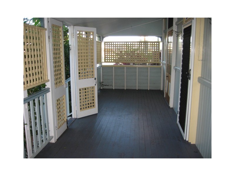 25 Robert Street, Torquay QLD 4655