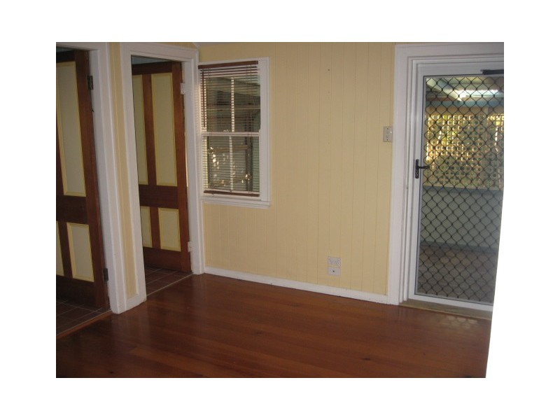 25 Robert Street, Torquay QLD 4655