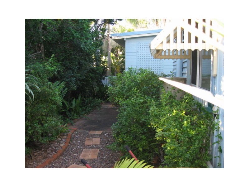 25 Robert Street, Torquay QLD 4655