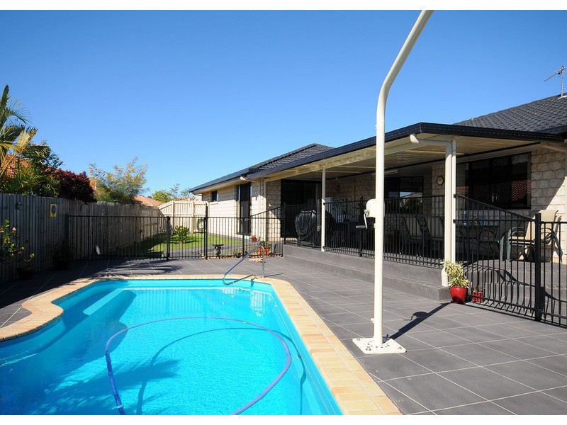 13 Shannen Crt, Urraween QLD 4655