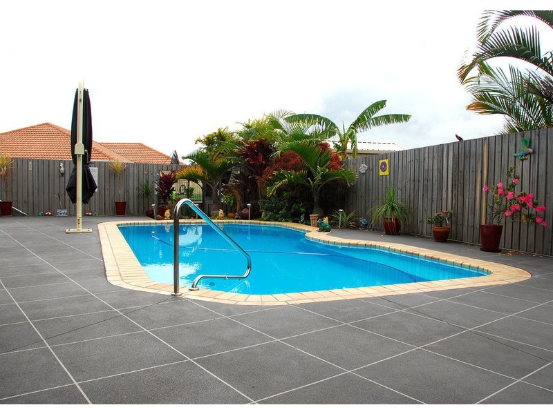 13 Shannen Crt, Urraween QLD 4655