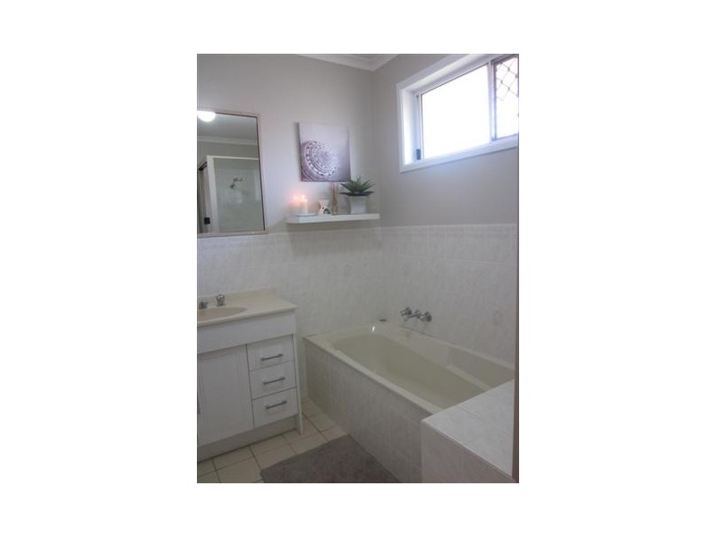 4 Myrtle Close, Kawungan QLD 4655