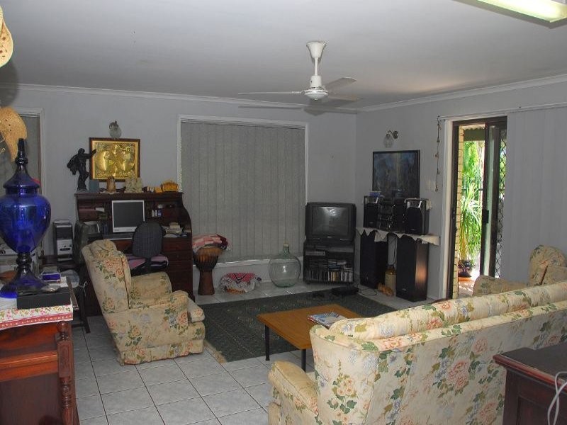 5 Sandalan Way, Urangan QLD 4655