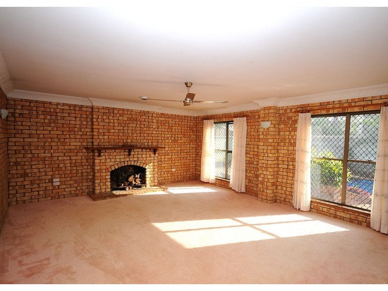 20 Stewart Street, Urangan QLD 4655