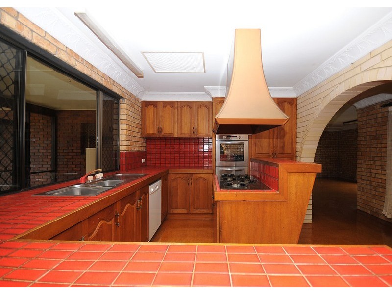 20 Stewart Street, Urangan QLD 4655