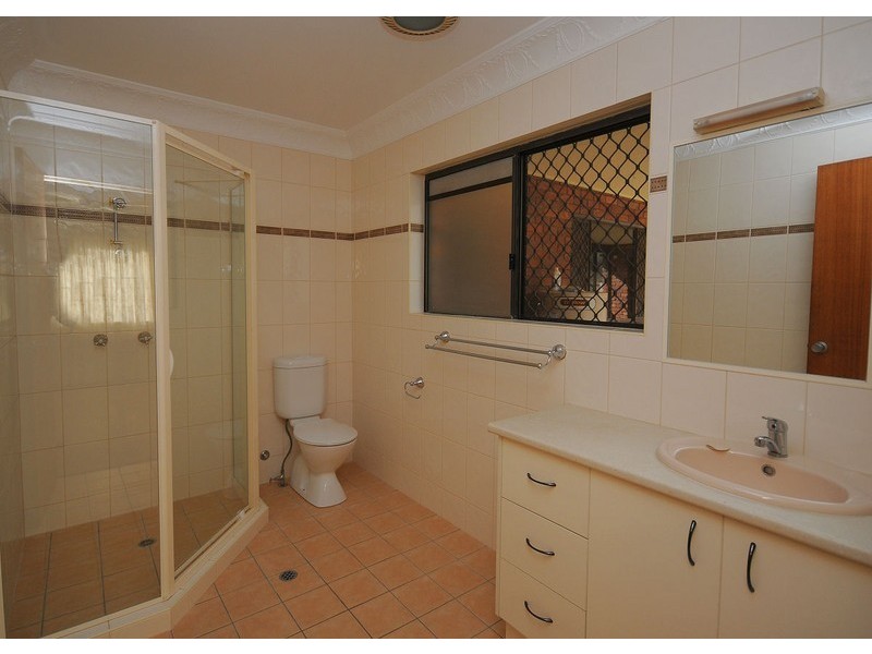 20 Stewart Street, Urangan QLD 4655