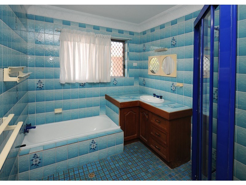 20 Stewart Street, Urangan QLD 4655