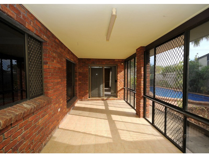 20 Stewart Street, Urangan QLD 4655