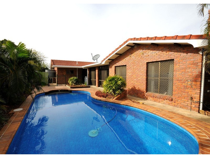 20 Stewart Street, Urangan QLD 4655