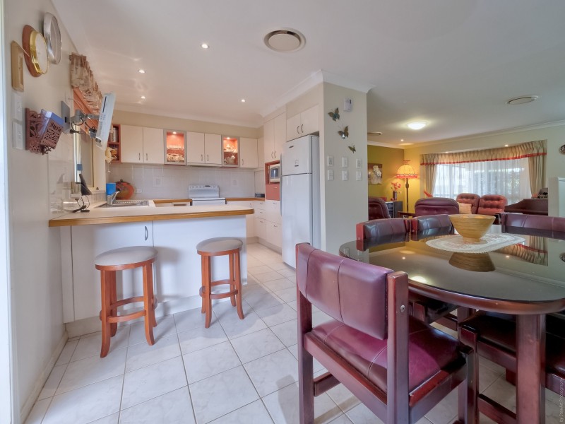 4 Acacia Street, Point Vernon QLD 4655