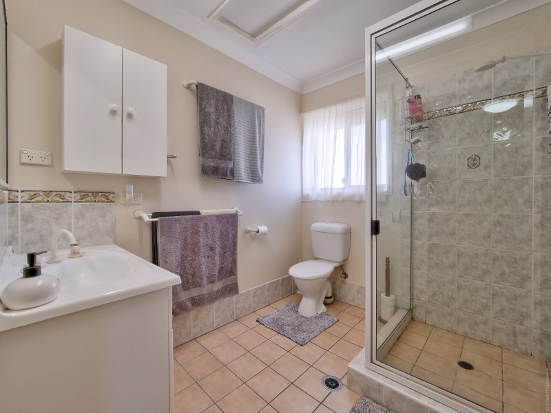 4 Acacia Street, Point Vernon QLD 4655