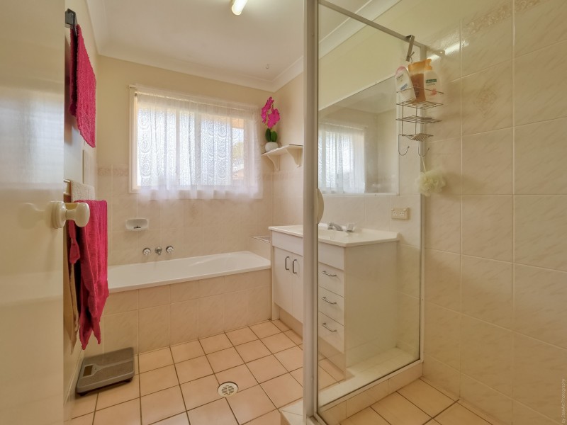 4 Acacia Street, Point Vernon QLD 4655