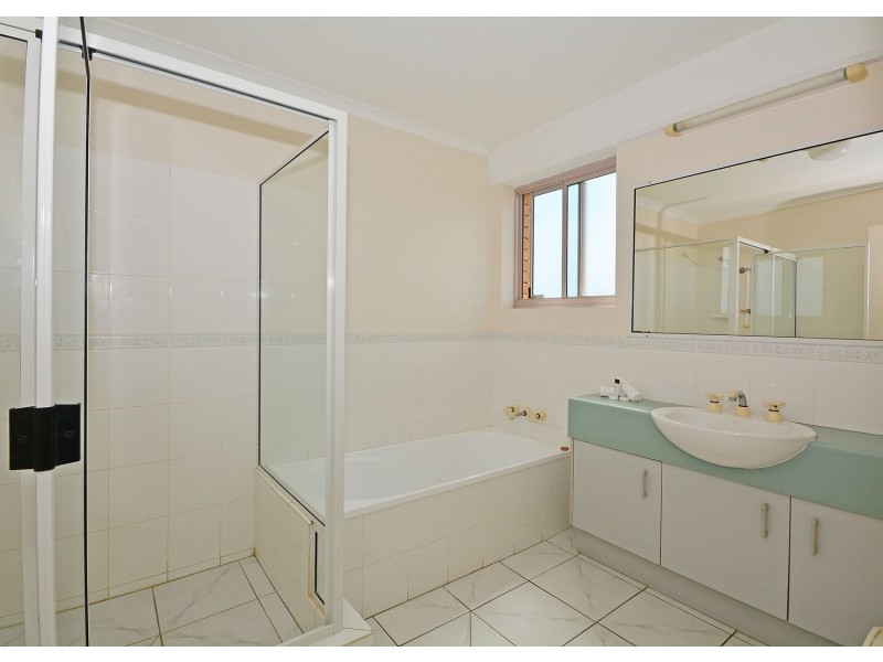 647/386 Esplanade, Torquay QLD 4655