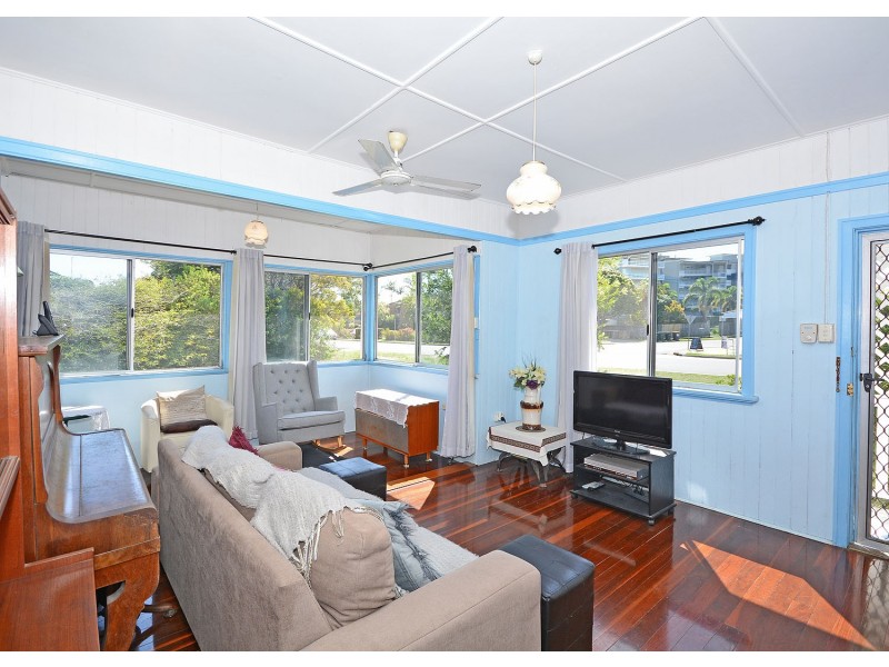 13 Beach Road, Pialba QLD 4655