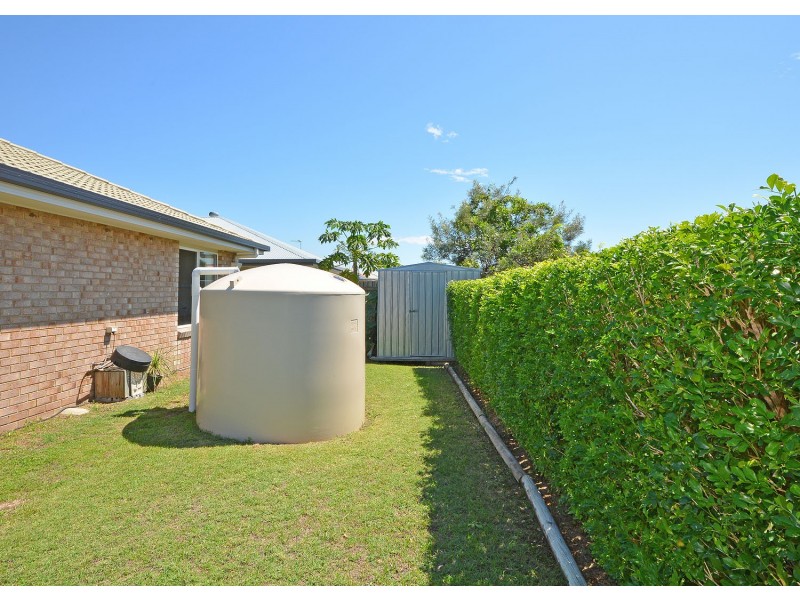 10 Dory Drive, Point Vernon QLD 4655