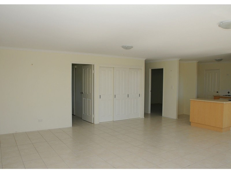 11 Julie St, Dundowran Beach QLD 4655