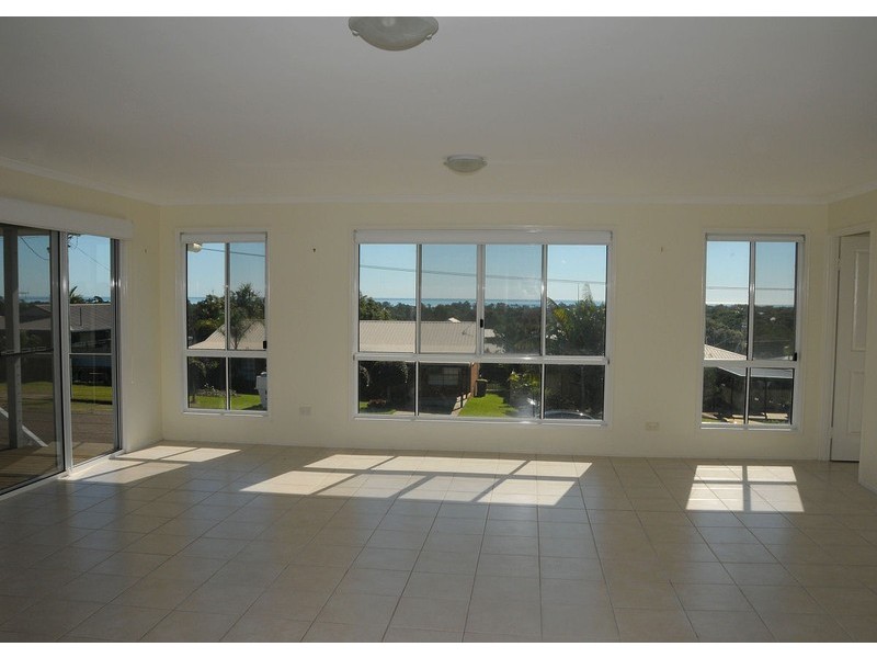 11 Julie St, Dundowran Beach QLD 4655