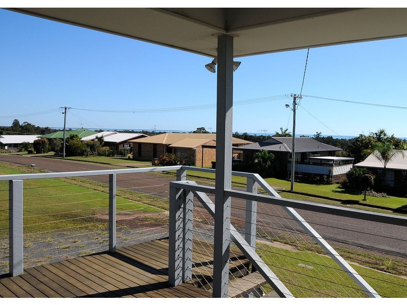 11 Julie St, Dundowran Beach QLD 4655