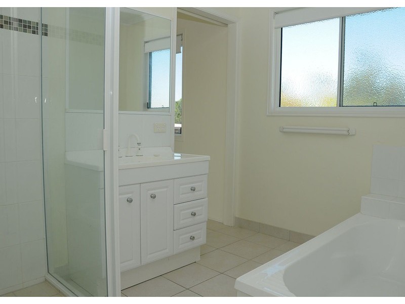 11 Julie St, Dundowran Beach QLD 4655
