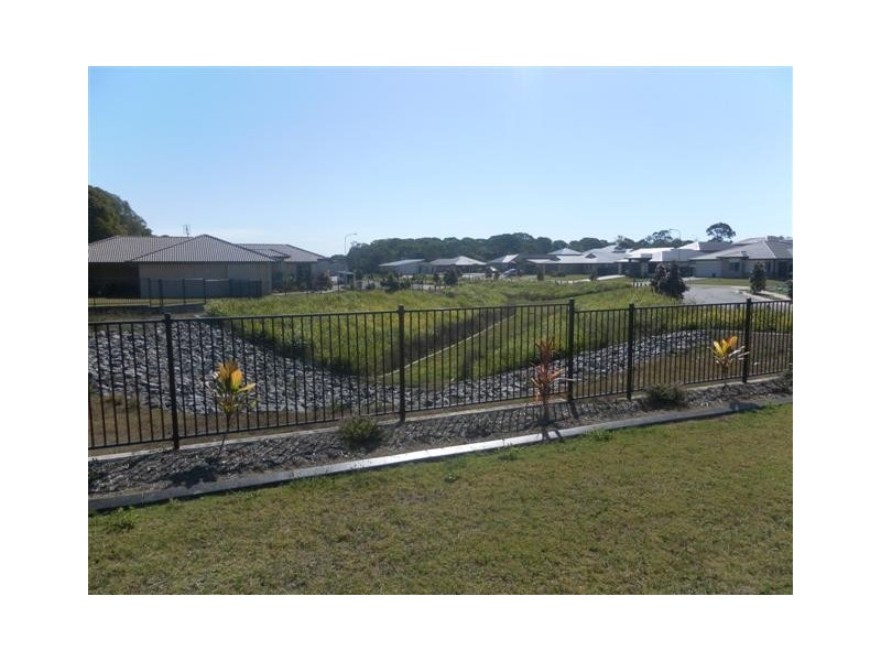 8 Morgan Circuit, Urraween QLD 4655