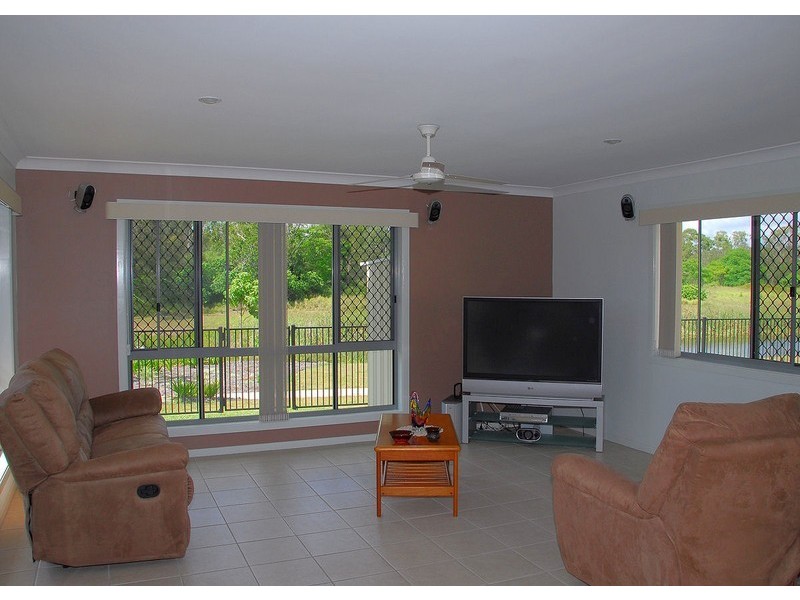 22 Spinnaker Drive, Point Vernon QLD 4655