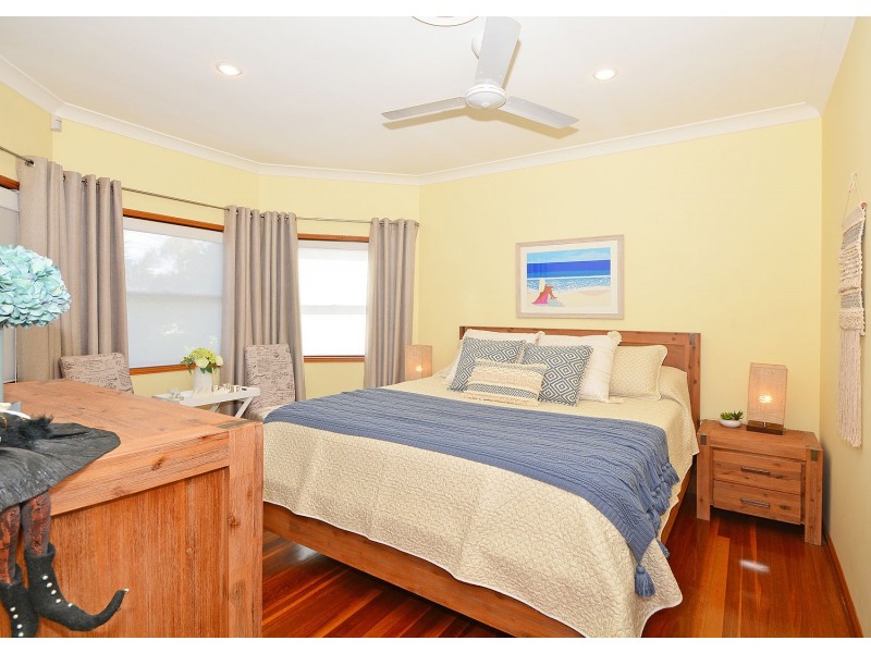 55 Kent Street, Urangan QLD 4655