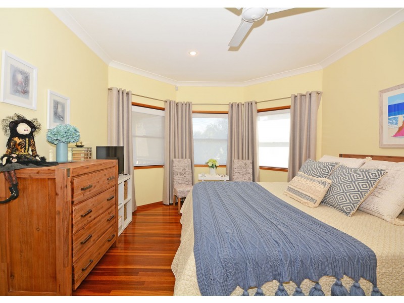 55 Kent Street, Urangan QLD 4655