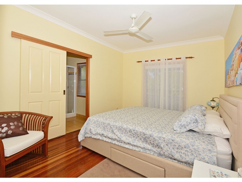 55 Kent Street, Urangan QLD 4655