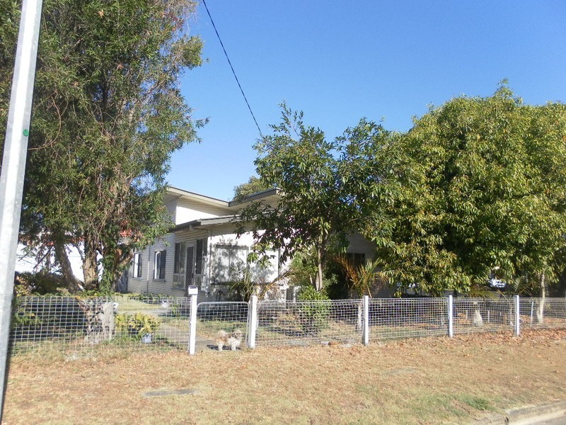 16  Elizabeth Street, Urangan QLD 4655
