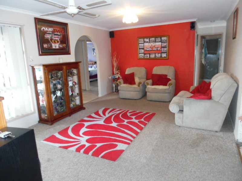 7 Elliot Crt, Eli Waters QLD 4655