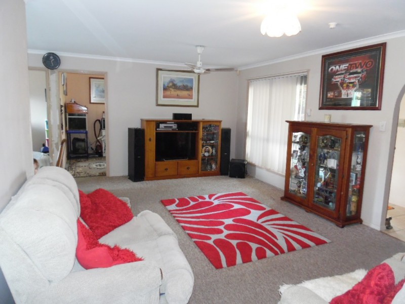 7 Elliot Crt, Eli Waters QLD 4655