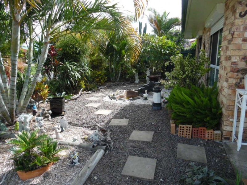 7 Elliot Crt, Eli Waters QLD 4655