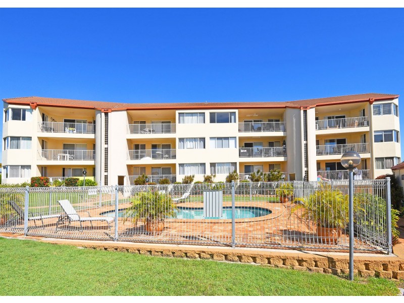8/13-15 Pulgul Street, Urangan QLD 4655