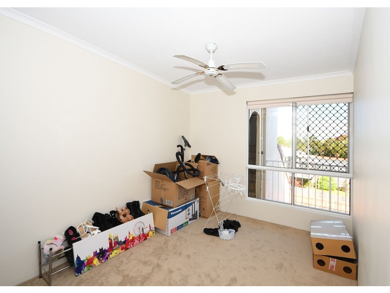 8/13-15 Pulgul Street, Urangan QLD 4655