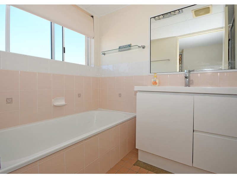 8/13-15 Pulgul Street, Urangan QLD 4655