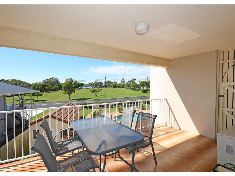 8/13-15 Pulgul Street, Urangan QLD 4655
